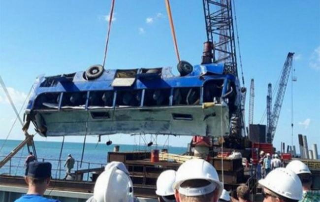 Падіння автобуса в Керченську протоку: кількість загиблих зросла до 16