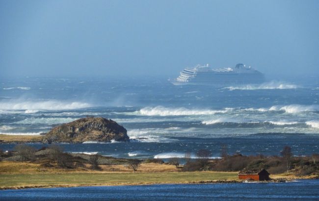 На лайнере Viking Sky завершились спасательные работы