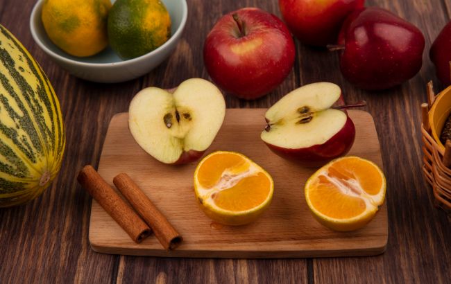 Апельсини чи яблука: де більше користі для організму?