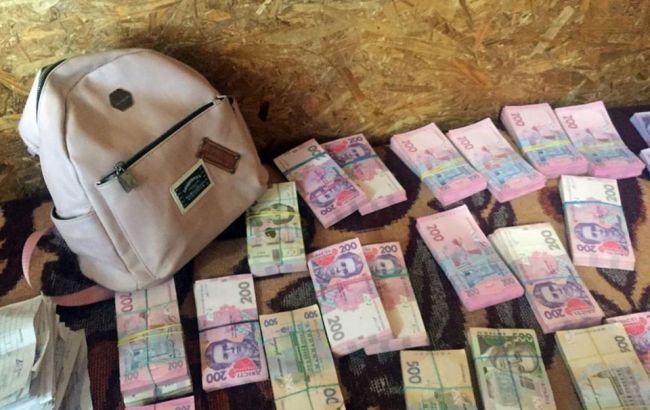 На КПВВ на Донбассе задержали граждан, пытавшихся переместить 600 тыс. гривен