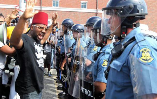В ходе акции протеста в Фергюсоне арестованы 15 человек