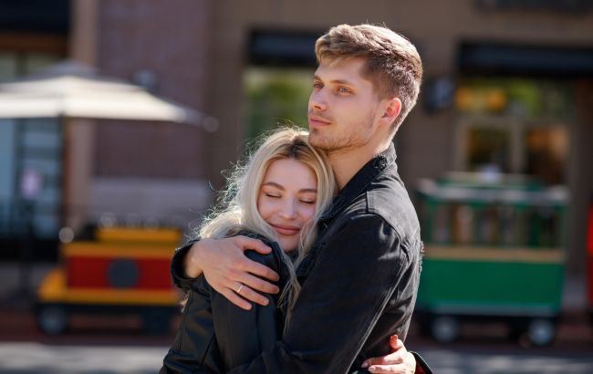 6 неочевидних ознак, що хтось у вас сильно закоханий