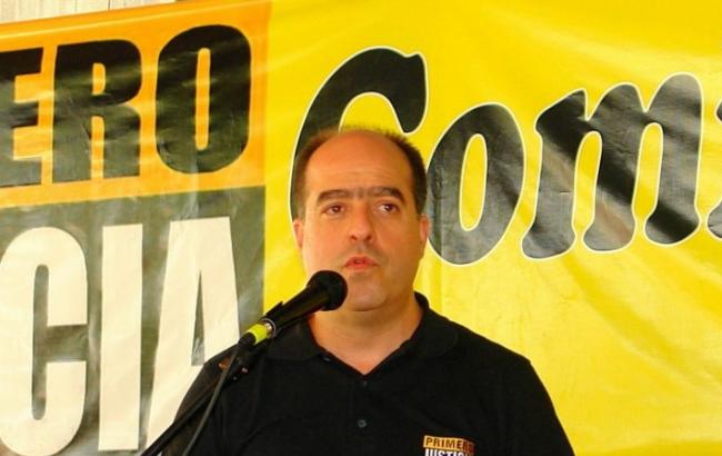 Лидер венесуэльской оппозиции назвал фарсом покушение на Мадуро