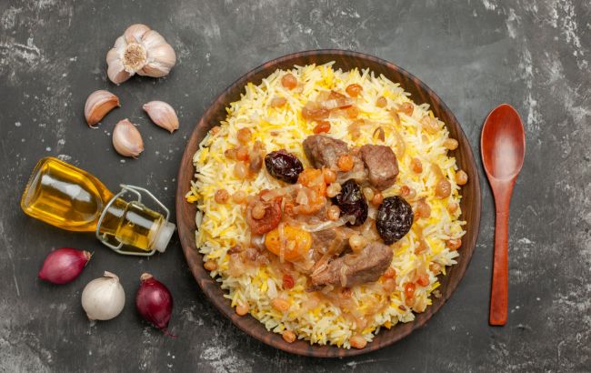 Промивати чи замочувати? Як насправді треба готувати рис для розсипчастого плову