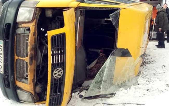 В Запорожье перевернулась маршрутка с пассажирами, есть пострадавшие