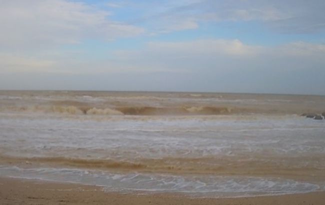 В Кирилловке море стало цвета какао: как сейчас выглядит курортный поселок (фото)