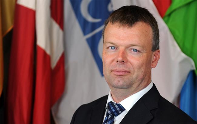 Хуг заявил о необходимости открытия новых КПВВ на Донбассе и круглосуточной работы действующих