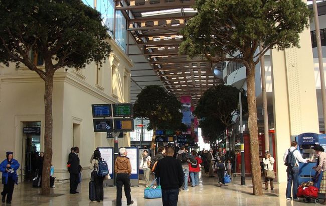 У Франції жінка облила кислотою американських туристів на вокзалі