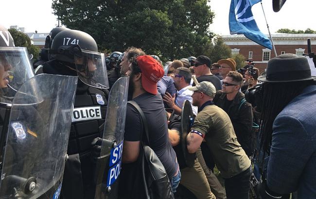 ФБР не исключает влияние России на конфликт в Шарлотсвилле в 2017