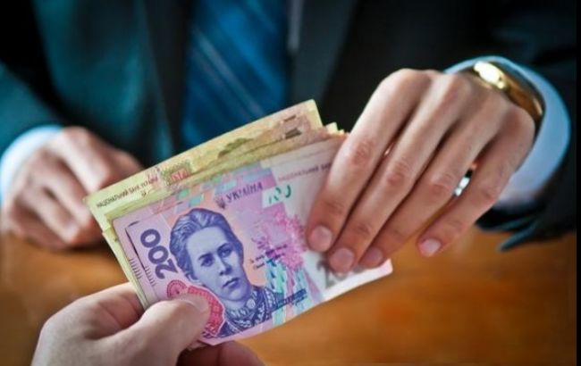 В Киеве на взятке в 25 тыс. гривен задержали полицейского