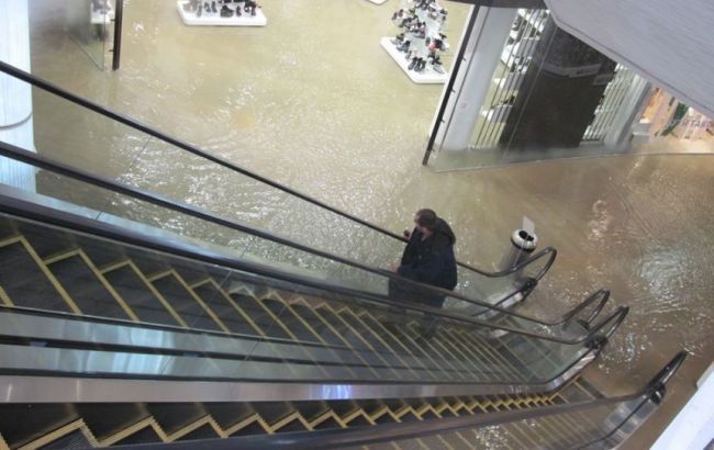 Названы сроки ликвидации аварии трубопровода возле Оcean Plaza