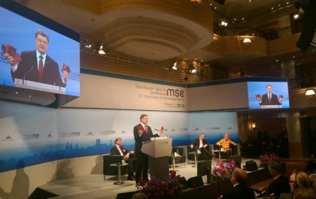 Порошенко привез в Мюнхен паспорта военных РФ, воевавших на Донбассе