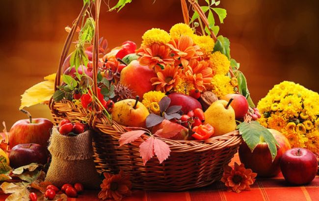 Душевні привітання з Яблучним Спасом і милі листівки у це світле свято