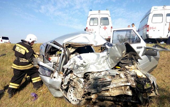 В Крыму автомобиль столкнулся с автобусом, погибли пять человек