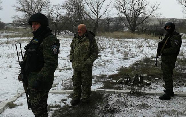 На бахмутской трассе возле 29-го блокпоста стоят российские танки, - Москаль