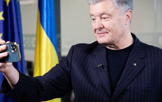 Порошенко поприветствовал решение КСУ по "языковому закону"