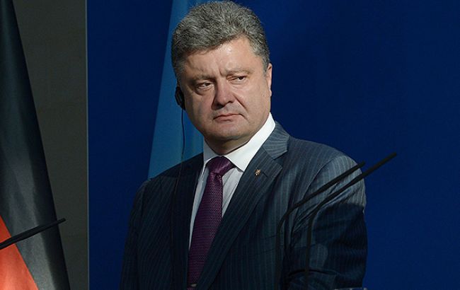 Порошенко выразил соболезнования семьям погибших полицейских в Днепре