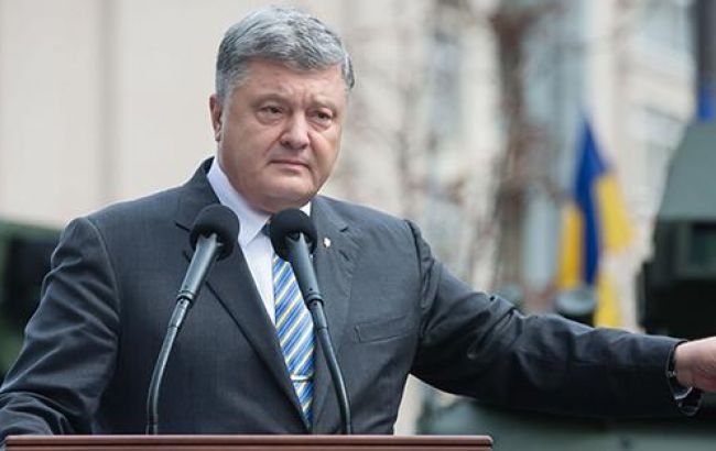 В украинской армии служат около 100 тыс. контрактников, - Порошенко
