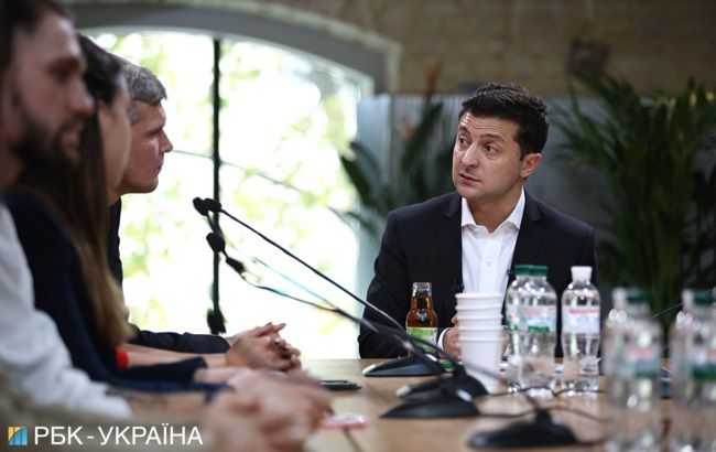 Военное положение в Украине не решит ситуацию на Донбассе, - Зеленский