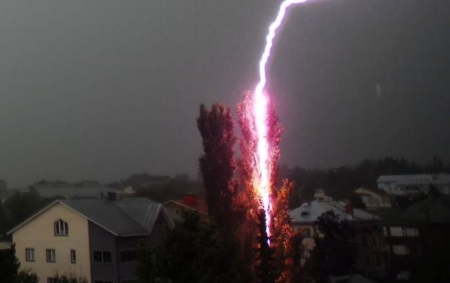 Синоптики предупреждают о грозах и граде в Украине 21-22 мая