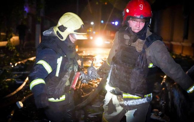 МВС про нічні обстріли: виникли десятки пожеж, є загиблі та постраждалі