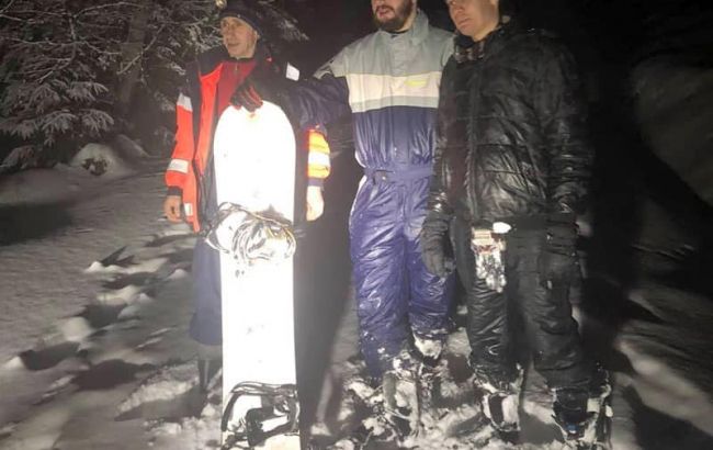 В Карпатах спасли заблудившихся туристов