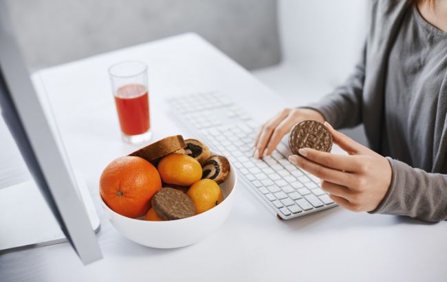 9 продуктів, які можна їсти між прийомами їжі та не переживати за фігуру