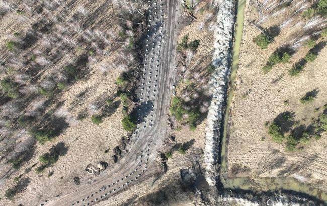 В Киевской области продолжают усиливать оборону, установлено 10 тысяч бетонных пирамид