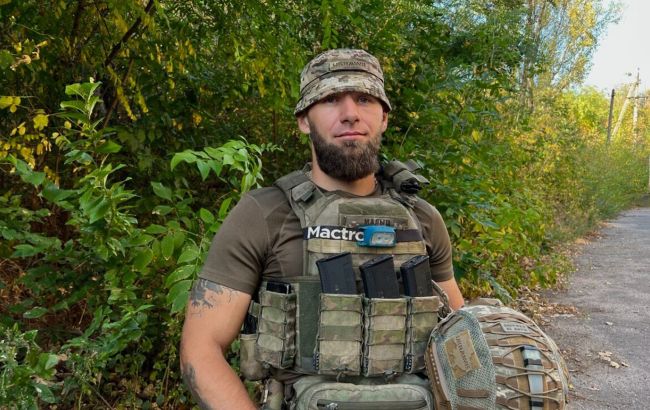 "Двері БМП відчинилися, звідти текла кров моїх побратимів": кіборг пригадав, якою була оборона ДАПу