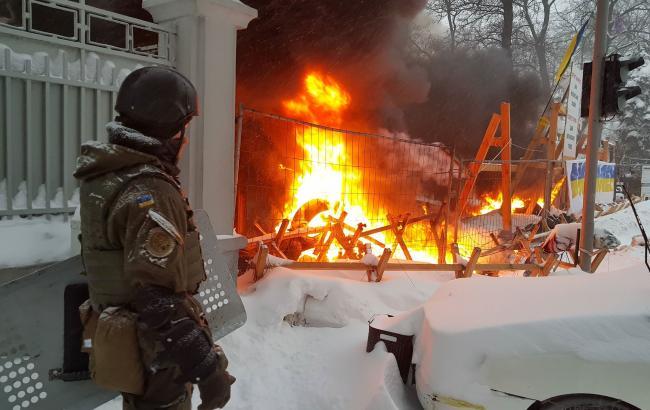 Полицейского, который применил газ против журналиста, отстранили от работы на массовых акциях