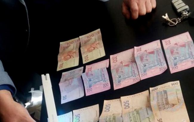 В Киеве за взятку оформляли биометрические паспорта