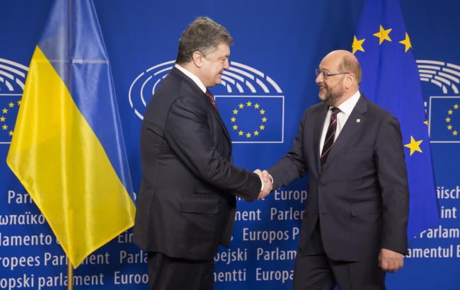 Порошенко передал Шульцу санкционный "список Савченко"