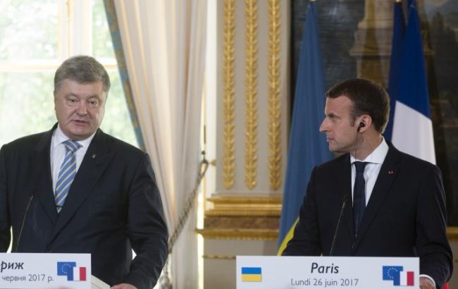 Порошенко и Макрон договорились о дальнейших контактах в нормандском формате