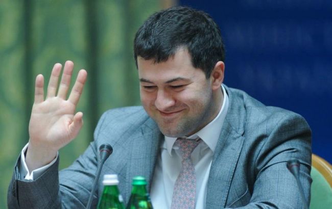 Суд вернул Насирову паспорта