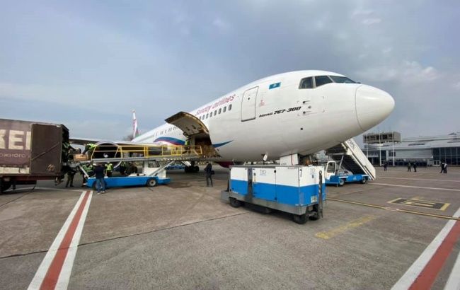 В Украину прибыл второй рейс с медицинским инвентарем из Китая