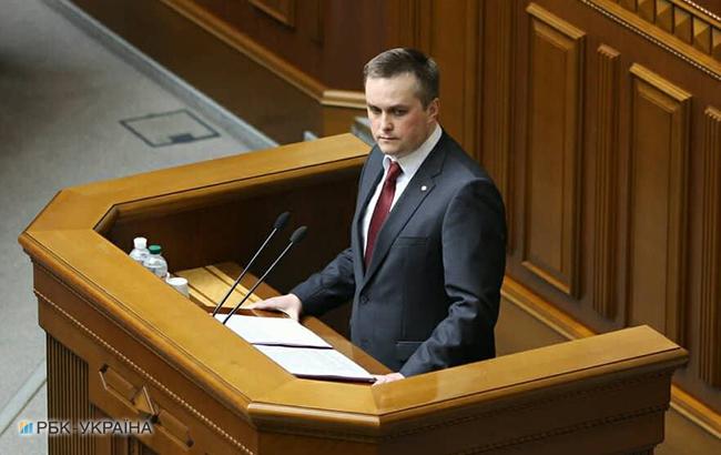 Холодницкий выступает с докладом в Раде