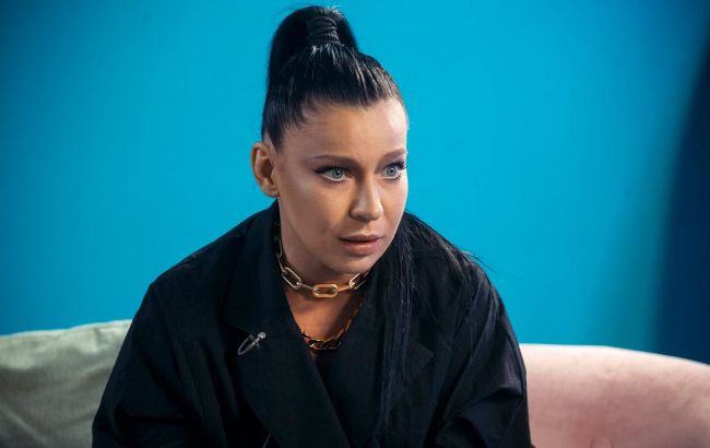 Донатить на ЗСУ не просто так: блогер розкрив "хитру" схему співачки Йолки