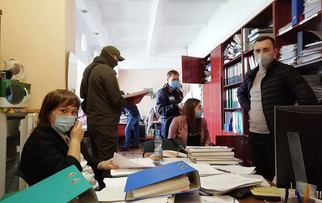 В центре Довженко проходит обыск