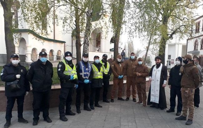В Киеве полиция и НГУ приступили к дежурству возле храмов