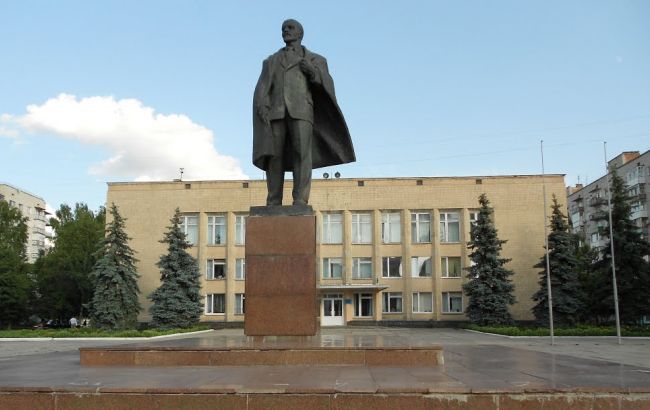 В Шостке мужчина с пистолетом пытался разогнать митинг коммунистов