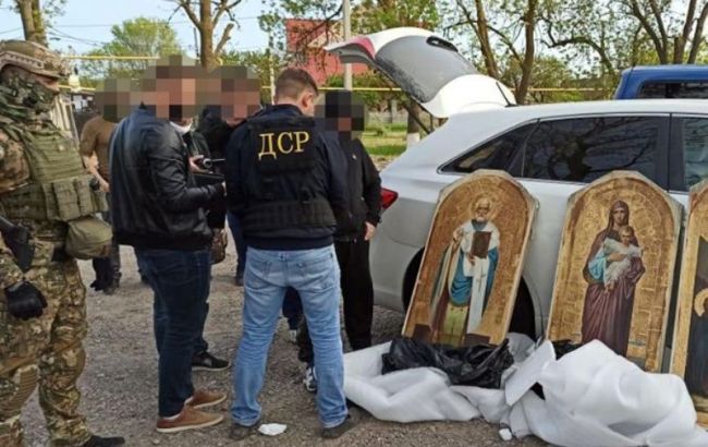 Полиция задержала группу похитителей старинных икон из церквей и монастырей