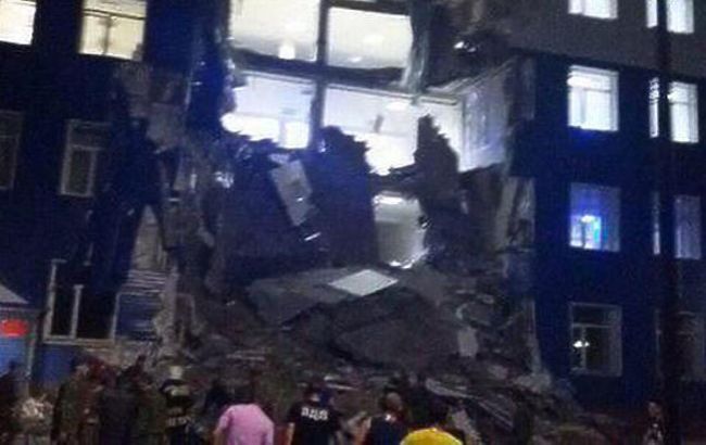 У результаті обвалення казарми під Омськом загинули 18 людей