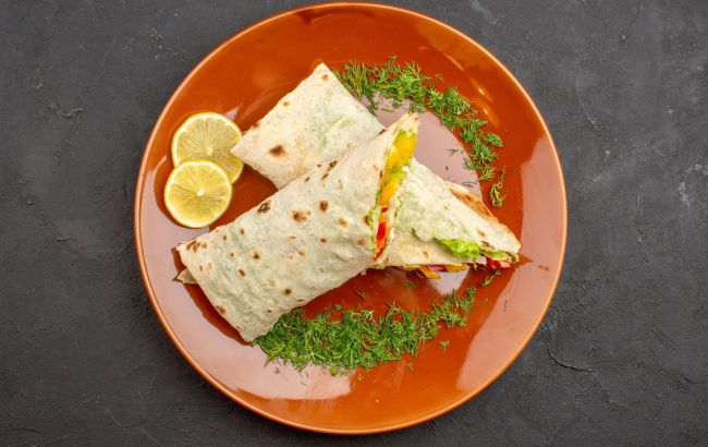 Закуска з лаваша, яка виглядає дорого та ефектно: легкий рецепт