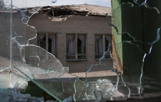 В Донецке из-за взрыва снаряда возле школы погибли 2 детей, 4 &ndash; ранены, - СКМ