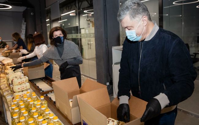 В офисе Порошенко собрали 2 тысячи продуктовых наборов для людей из уязвимых групп