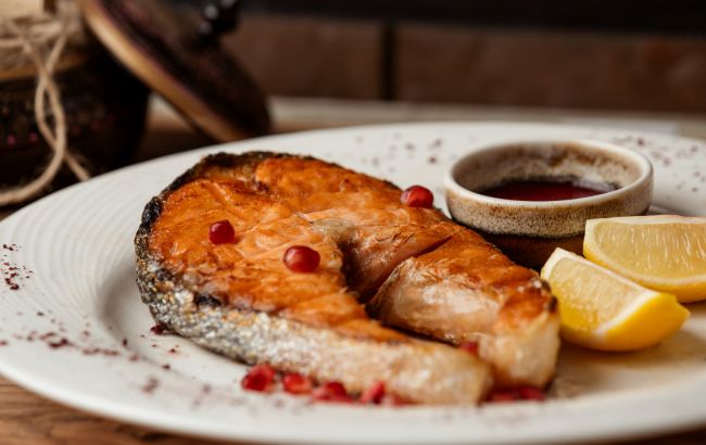 Самая частая ошибка при разогревании рыбы, которая испортит вкус блюда: ее допускают почти все