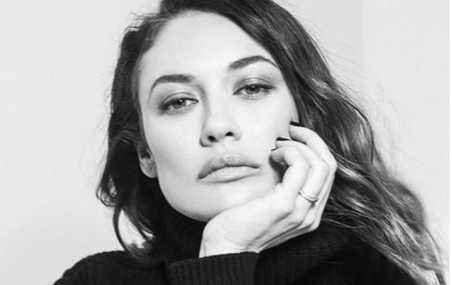 Украинская актриса из Бондианы снялась в яркой фотосессии