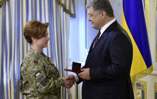 Порошенко вручил государственные награды 9 пограничникам