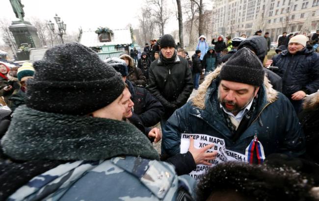 В Москве на митинг против платных парковок вышло около 500 человек