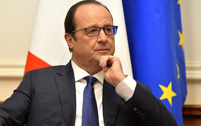 Давление на Россию необходимо сохранить, включая санкции, - Олланд